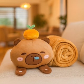 Koc z poduszką Kapibara XL 100x170cm – Miękki Koc Flanelowy i Narzuta