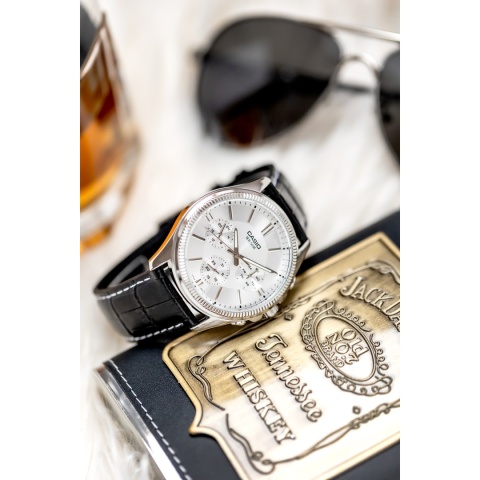 Casio MTP-1375L-7AVDF – Klasyczny Zegarek Męski na Pasku