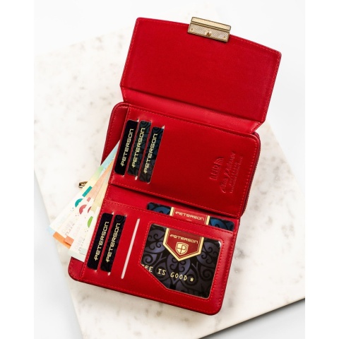 Portfel damski wykonany ze skóry ekologicznej w czerwonym kolorze, model w orientacji poziomej - Peterson