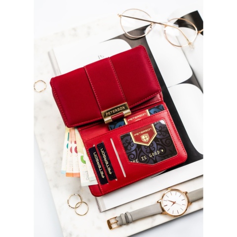 Portfel damski wykonany ze skóry ekologicznej w czerwonym kolorze, model w orientacji poziomej - Peterson