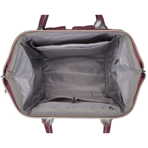 Fioletowy plecak damski z poliestru z miejscem na laptopa i portem USB - Peterson