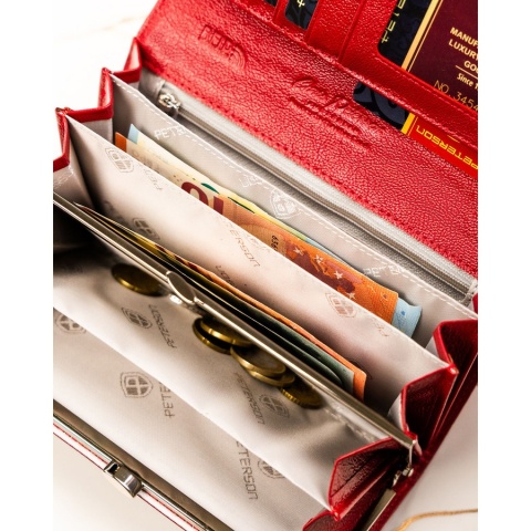 Czerwony portfel damski ze skóry naturalnej z tłoczeniem na wzór skóry krokodyla - Peterson