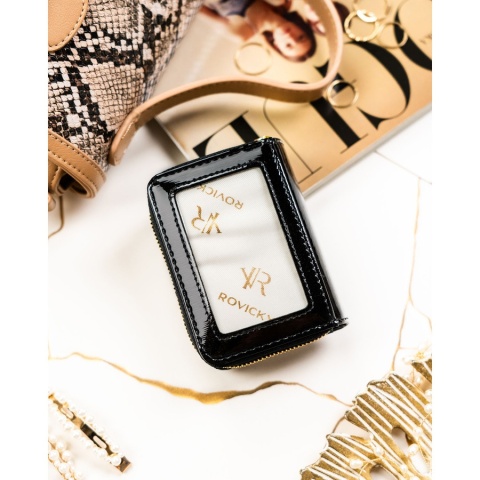 Mały portfel damski ze skóry naturalnej w czarnym kolorze, wyposażony w system RFID - Rovicky