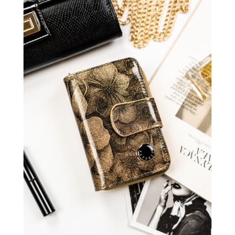 Złoty, pionowy portfel damski ze skóry naturalnej i ekologicznej, zamykany suwakiem i zatrzaskiem - Peterson