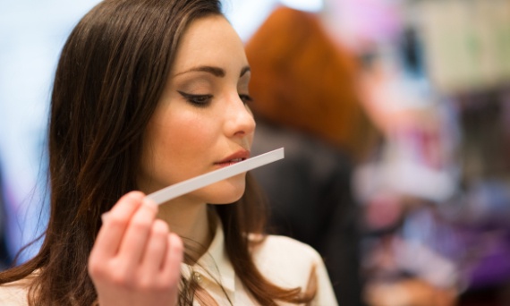 Dlaczego perfumy zmieniają zapach po czasie? — przyczyny.