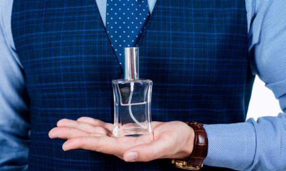 Jak prawidłowo przechowywać perfumy, by nie traciły jakości.