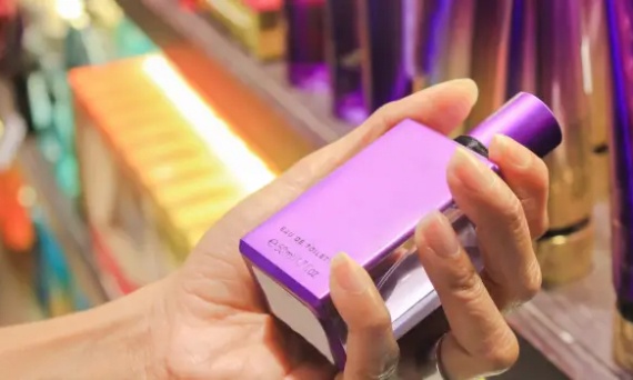 Jakie są różnice między wodą perfumowaną a toaletową?