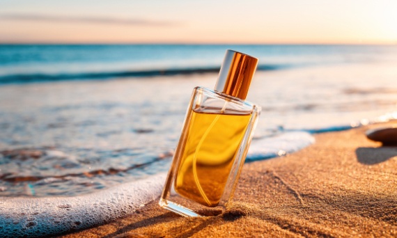 Najlepsze perfumy na lato 2026. Poznaj najlepsze perfumy, które odświeżą Twój styl